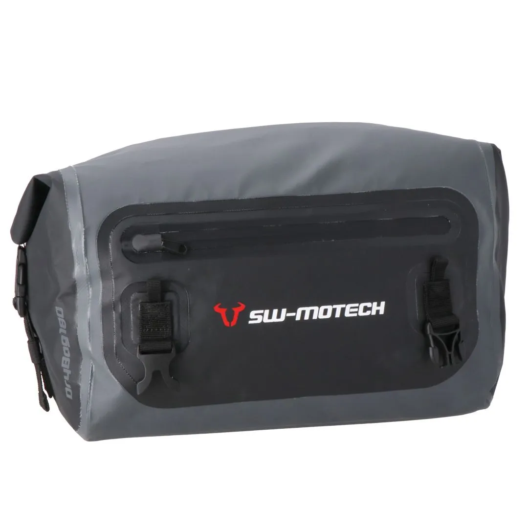 Sw Motech Drybag 180 nameščena na motociklu